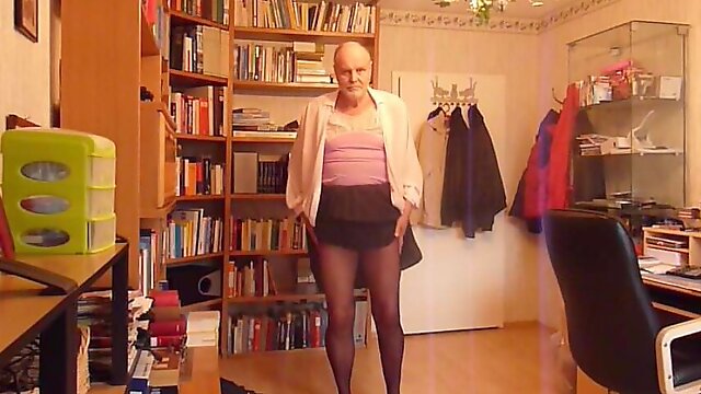 Cumming into pantyhose