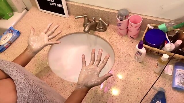 WASH YOUR HANDS!!!!!!!! Jenna Foxx Shows How Its Done!