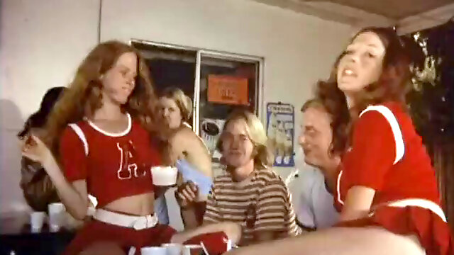 Cheerleaders -1973 ( utter video )