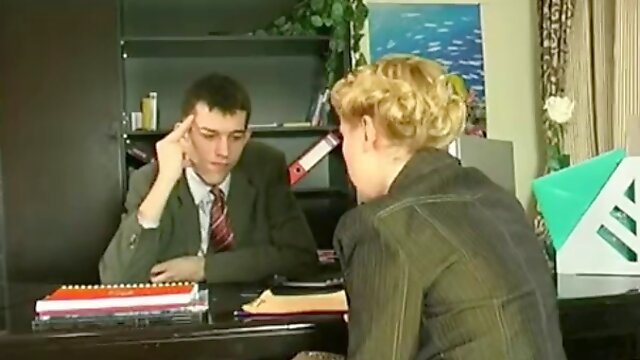 Lady fucked in office on the table
