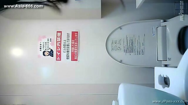 Peeping asian office lady go to toilet.5