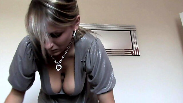 Can't beat a bit of downblouse 4