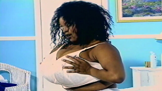 Super-sexy British Ebony Fondles and Oils Her massive titties