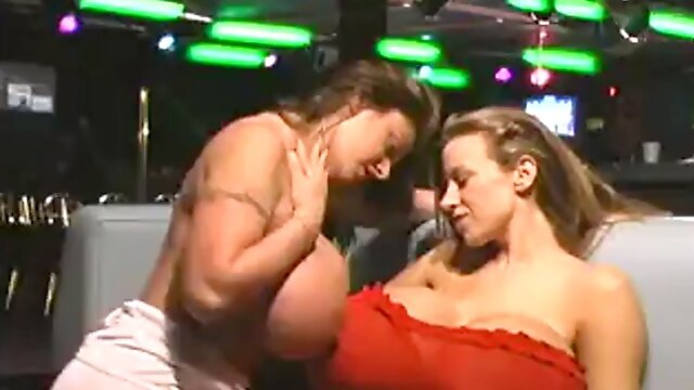 Two hot to handle crystal gunns and chelsea charms