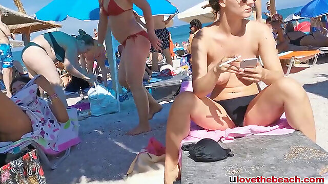 Amateur Hot Topless Bikini nymphs Spied by voyeur At Beach