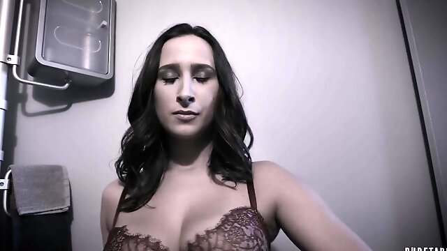 Ashley Adams ve Erica Lauren Sıcak Porno Videosu
