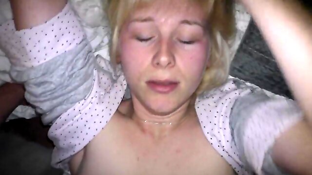 8) Trying to make a pregnant teen at night. wet pussy flowed beautifully fr