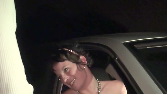 Suzan is ready for sex in the car!