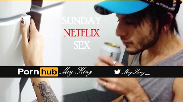 Mey King - Miramos película de Netflix y ella esta caliente