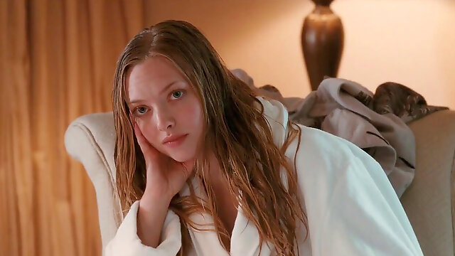 Amanda Seyfried & Julianne Moore - Chloe (2009)