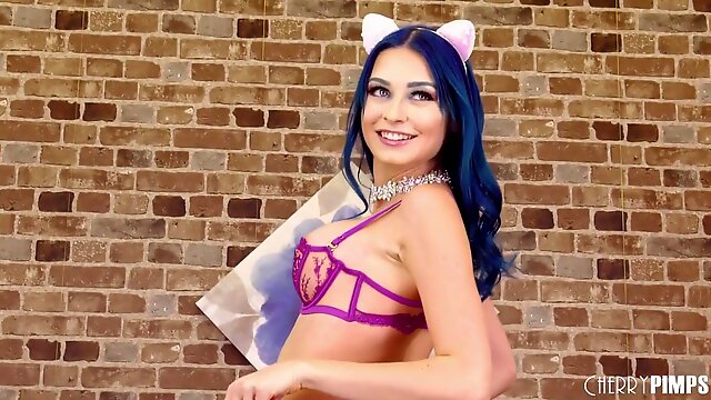 Great looking woman with blue hair, Jewelz Blu decided to show us her favorite masturbation routine