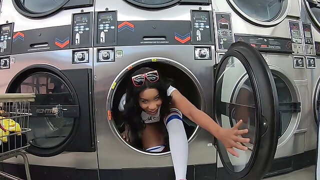 Bubble Butt Ebony Babe Jenna Foxx Fucks at the Laundromat