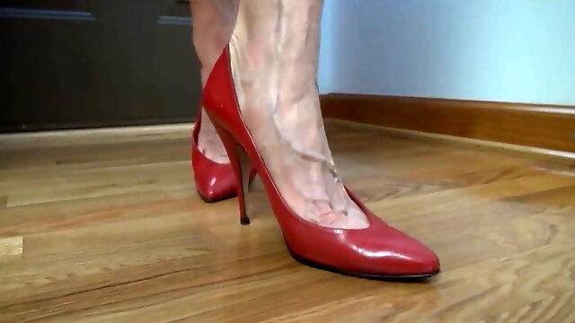 Mature Lady squeaky red pumps & sexy veiny foot tease