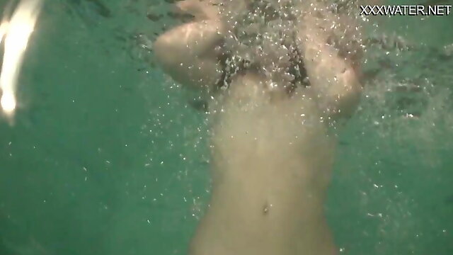 Nackt Schwimmen, Unterwasser