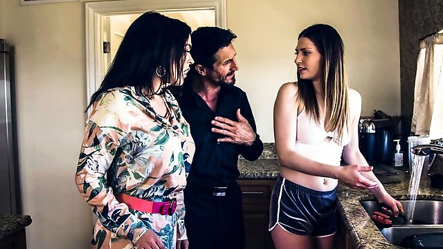 Krissy Lynn & Kamryn Jade & Tommy Gunn in Father Figure, Scene #01