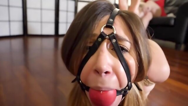 Lovely girl went to a porn video casting and ended up doing bondage with Queeny