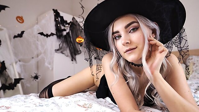 Cosplay Witch, Swallow