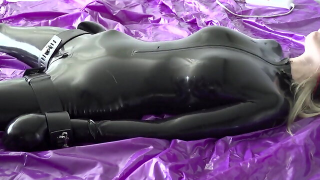 Behind of Scenes Latex Catsuit Bondage of Rubber Doll