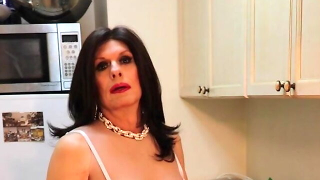 Sexy Linda Michelle in the kitchen