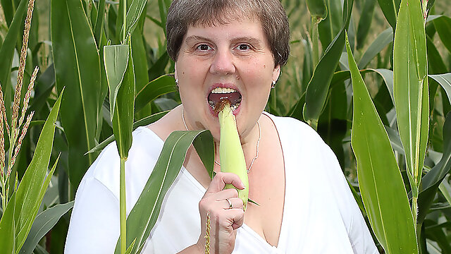 This Big Mama Loves To Play In A Cornfield - MatureNL