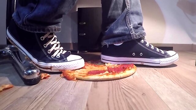 Converse Food Crush While Work (pizza)