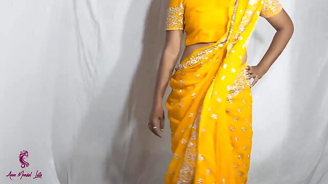 Desi bhabhi saree wear