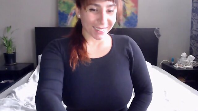 Kelly Morgans Naturally Luscious Breasts on Chaturbate - cam