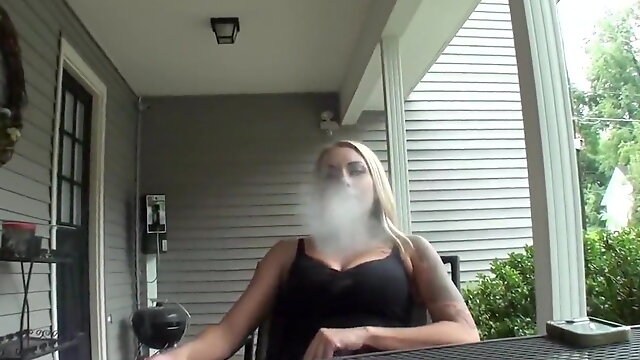 Smoking Fetish, Smoking Feet, Julia Crown