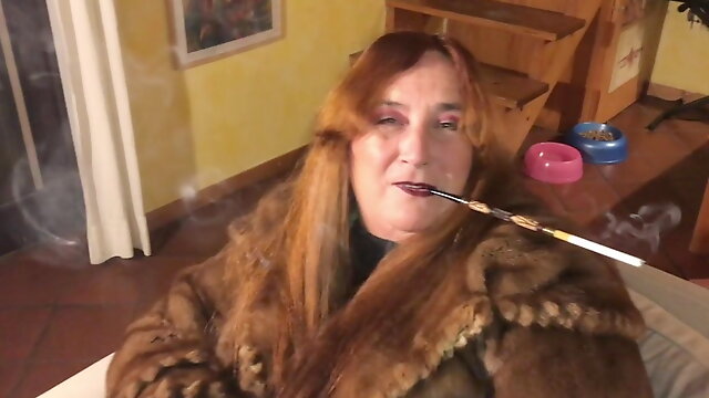 Mistress Smoking, Bbw Italiane, Fur, Femdom