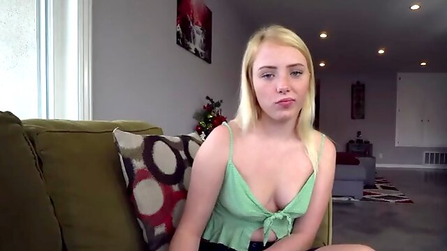 Debt amateur teen sucks off boarded man before sex