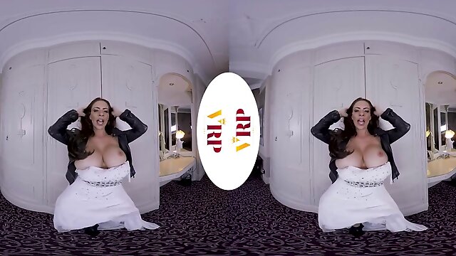 Linsey Dawn McKenzie - POV VR solo masturbation