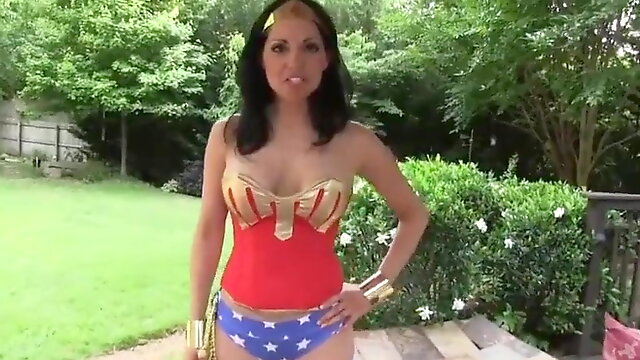 Wonder Woman, Superheroine Bondage