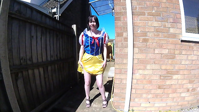 Snow White Cosplay 