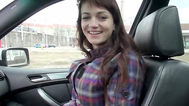 Brunette amateur cutie sucking a mean pecker in the car