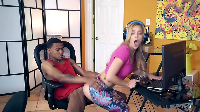 Ebony guy is fucking white chick while girlfriend is playing game