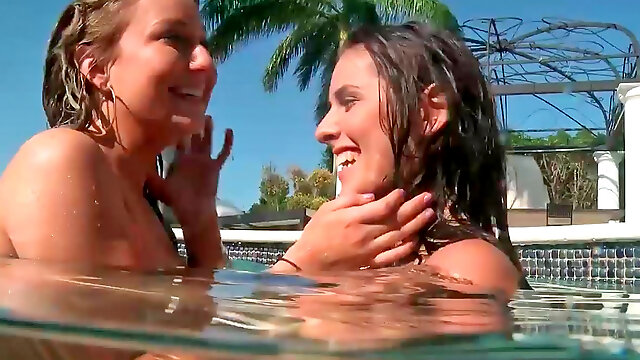 Hot lesbo babe Mercedes Lynn enjoys a threesome in an outdoors pool