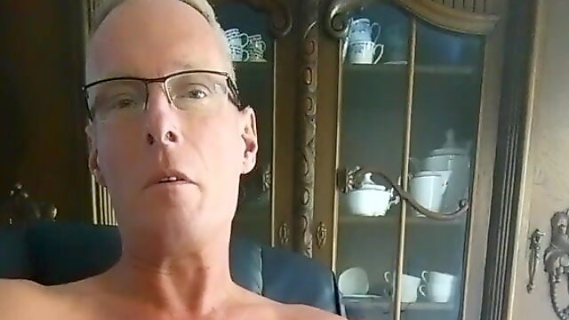 Piss on myself with hard cock