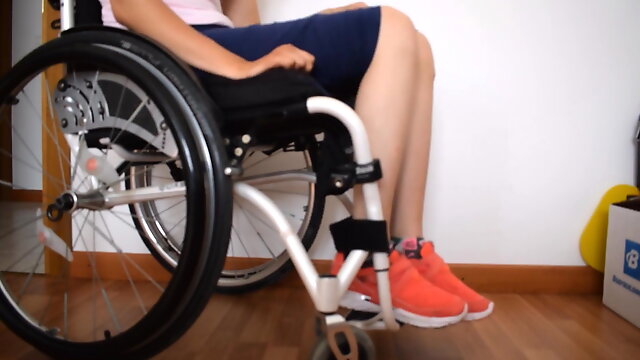 Tetraplegic girl gets spasm on both legs while sitting in he