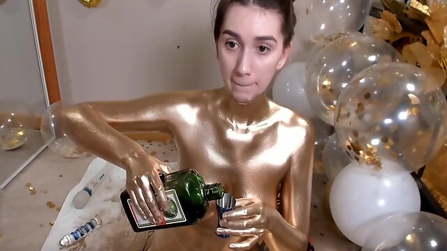Cam Girls - Cute Birthday Girl In Gold Body Paint