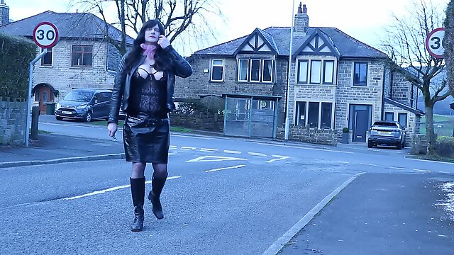 Crossdresser Outdoors, Street Hooker