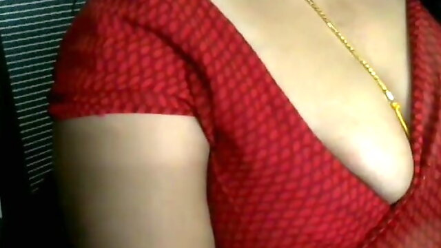 Desi hot mom in saree