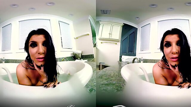 Romi Rain Tesing In The Tub And Fucking In The Bed - Only3Xvr