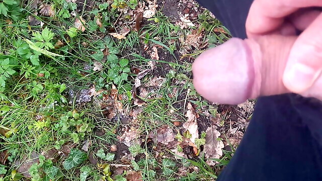 Outdoor piss 1