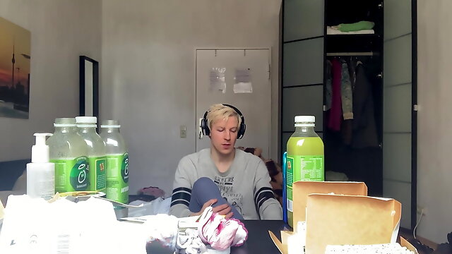 SISSY IS ALWAYS HUNGRY FOR RAW COCK