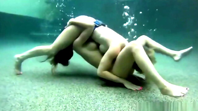 Underwater Orgasm, Lesbian Underwater, Molly Jane