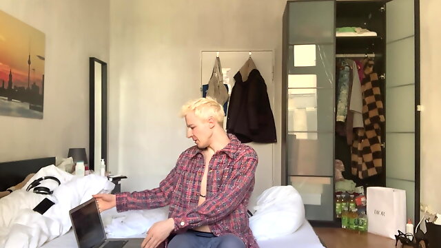 PUSSY IS ALWAYS HUNGRY FOR RAW COCK