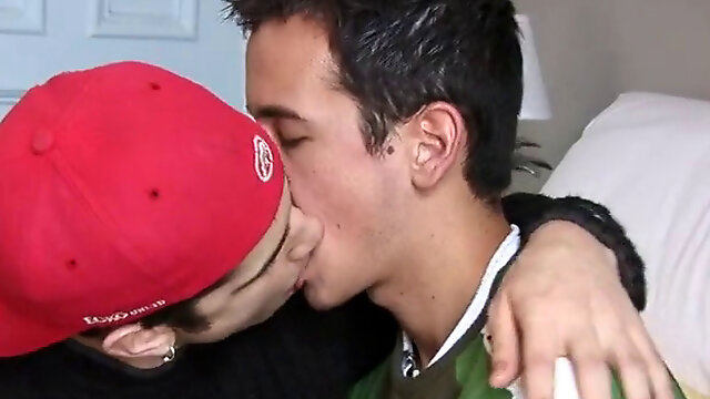 Gay Twinks Kissing