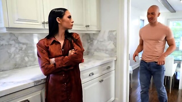 Helpful roommate fucks the brunette and cums on beautiful face