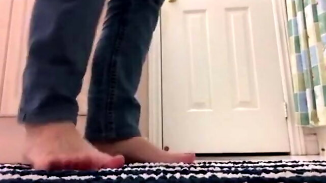 Giantess Feet