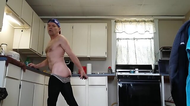 Mike Muters In Country Kitchen Clean Up